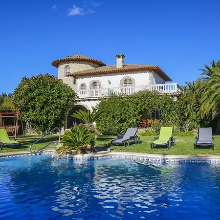 Nuba Only Families Villa Cambrils